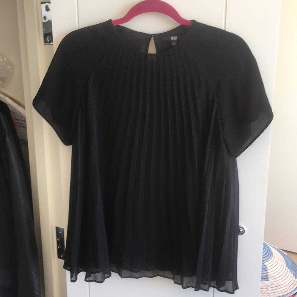 Black flowy pleated top